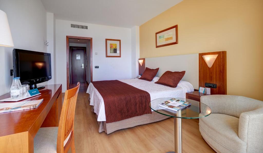 Cm Playa Del Moro Hotel Cala Millor  Bagian luar foto