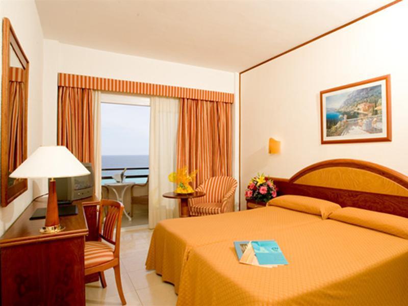 Cm Playa Del Moro Hotel Cala Millor  Bagian luar foto